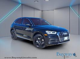 2018 Audi Q5 with Black Metallic Exterior
