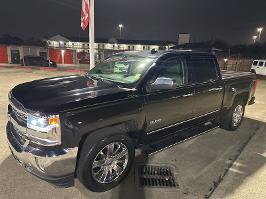 2018 Chevrolet Silverado 1500 with black Exterior