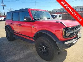 2022 Ford Bronco with race red Exterior
