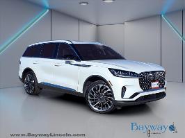 2025 Lincoln Aviator with Pristine White Metallic Tri-Coat Exterior