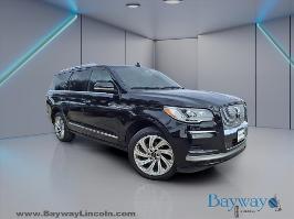 2024 Lincoln Navigator with Black Metallic Exterior
