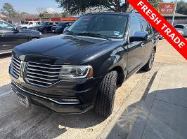 2015 Lincoln Navigator with Tuxedo Black Metallic Exterior