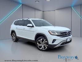 2021 Volkswagen Atlas with Pure White Exterior