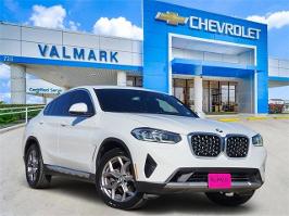2022 BMW X4 with white Exterior