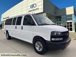 2014 Chevrolet Express Passenger with Summit White Exterior