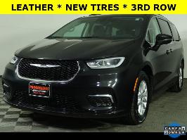 2022 Chrysler Pacifica with Brilliant Black Crystal Pearlcoat Exterior