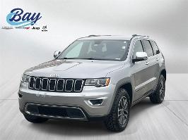 2017 Jeep Grand Cherokee with Billet Silver Metallic Clearcoat Exterior