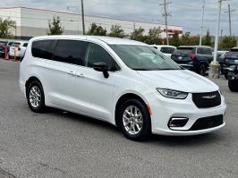 2024 Chrysler Pacifica with Bright White Clearcoat Exterior