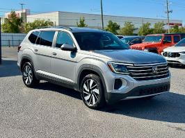 2024 Volkswagen Atlas with Silver Mist Metallic Exterior