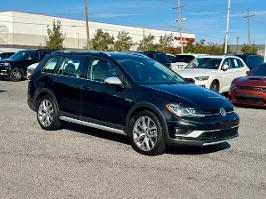 2019 Volkswagen Golf Alltrack with Deep Black Pearl Exterior