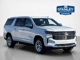 2023 Chevrolet Suburban with Summit White Exterior