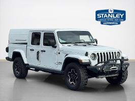 2020 Jeep Gladiator with Bright White Clearcoat Exterior