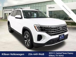 2025 Volkswagen Atlas with Pure White Exterior