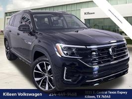 2025 Volkswagen Atlas with Black Exterior
