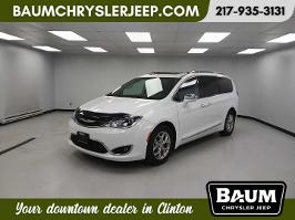 2018 Chrysler Pacifica with Bright White Clearcoat Exterior