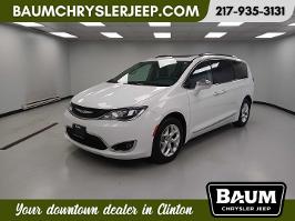 2020 Chrysler Pacifica with Bright White Clearcoat Exterior