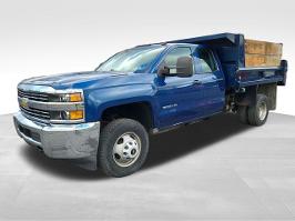 2016 Chevrolet Silverado 3500HD with Deep Ocean Blue Metallic Exterior