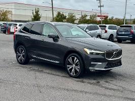 2023 Volvo XC60 with Platinum Gray Metallic Exterior