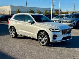 2023 Volvo XC60 with Crystal White Metallic Exterior
