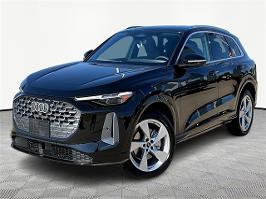 2025 Audi Q5 with Mythos Black Metallic Exterior