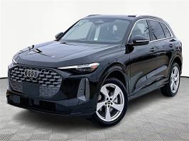 2025 Audi Q5 with Mythos Black Metallic Exterior