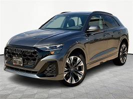 2025 Audi Q8 with Daytona Gray Pearl Effect Exterior