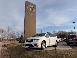 2022 Chrysler Pacifica with Bright White Clearcoat Exterior
