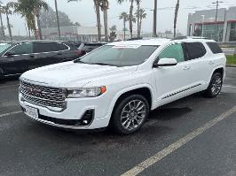 2023 GMC Acadia with Summit White Exterior