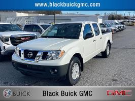 2020 Nissan Frontier with Glacier White Exterior