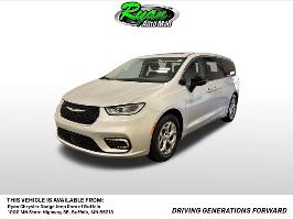 2024 Chrysler Pacifica with Silver Mist Clearcoat Exterior