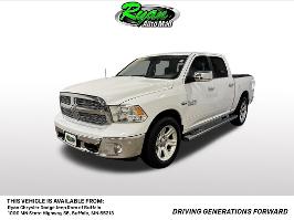 2017 Ram 1500 with Bright White Clearcoat Exterior