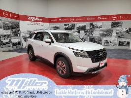 2025 Nissan Pathfinder with Everest White Pearl Tricoat Exterior