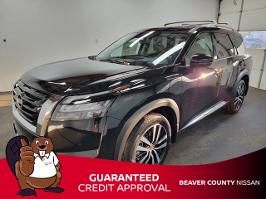 2025 Nissan Pathfinder with Super Black Exterior