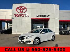 2015 Chevrolet Cruze with Summit White Exterior