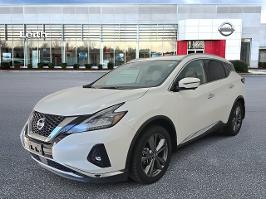 2019 Nissan Murano with Pearl White Tricoat Exterior
