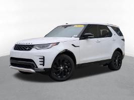 2021 Land Rover Discovery with Fuji White Exterior