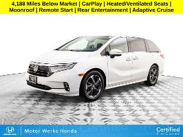 2022 Honda Odyssey with Platinum White Pearl Exterior