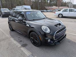 2016 MINI Cooper Hardtop 4 Door with Midnight Black Metallic Exterior