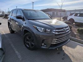 2018 Toyota Highlander with Predawn Gray Mica Exterior