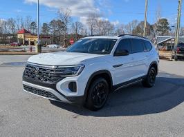 2025 Volkswagen Atlas with Pure White Exterior