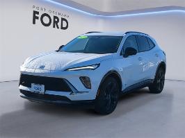 2024 Buick Envision with Summit White Exterior