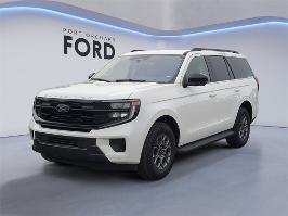 2025 Ford Expedition with Star White Metallic Tri-Coat Exterior