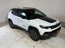 2025 Jeep Compass with Bright White Clearcoat Exterior