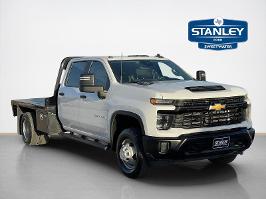 2024 Chevrolet Silverado 3500HD CC with Summit White Exterior