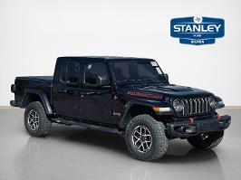 2024 Jeep Gladiator with Black Clearcoat Exterior