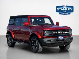 2023 Ford Bronco with Hot Pepper Red Metallic Tinted Clearcoat Exterior