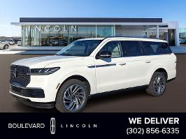 2025 Lincoln Navigator L with Pristine White Metallic Tri-Coat Exterior
