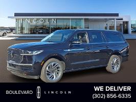 2025 Lincoln Navigator L with Infinite Black Metallic Clearcoat Exterior