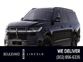 2025 Lincoln Navigator L with Infinite Black Metallic Clearcoat Exterior