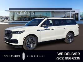 2025 Lincoln Navigator L with Pristine White Metallic Tri-Coat Exterior
